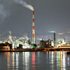煙突のある夜景