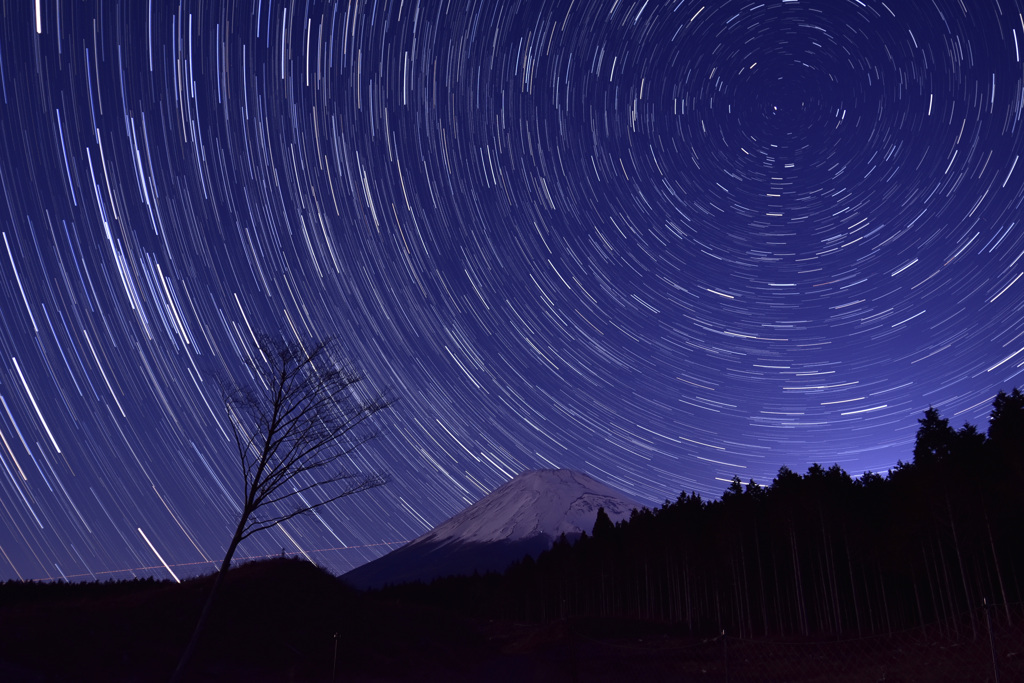 宇宙と富嶽、如月の夜