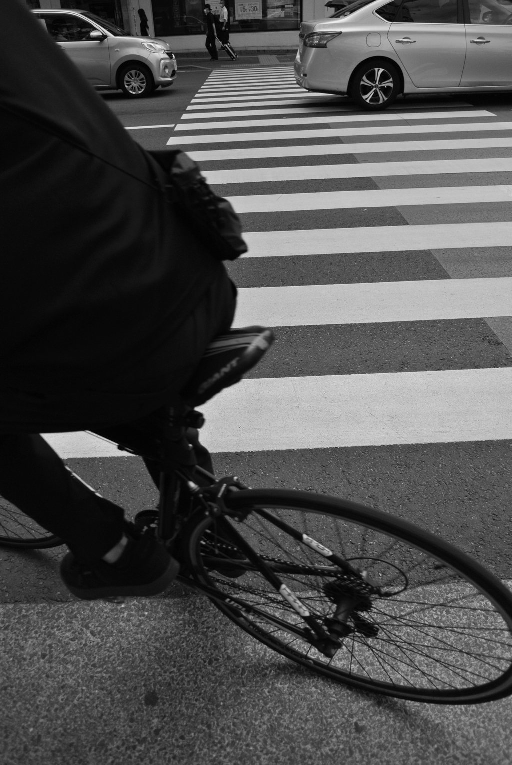 おっとビックリ！目の前を横切る自転車。