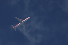  松本市上空の 「FDA フジドリームエアラインズ機」（ドリームレッド）　