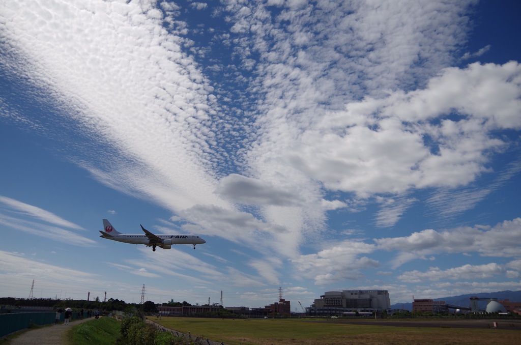 見上げれば秋の空