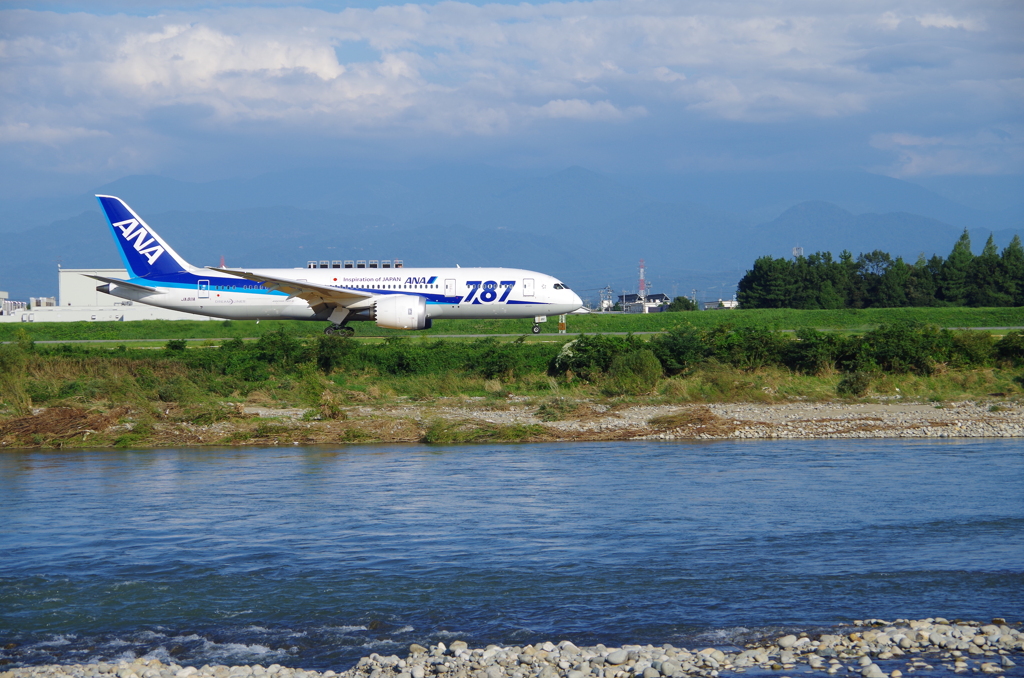 川沿いの空港