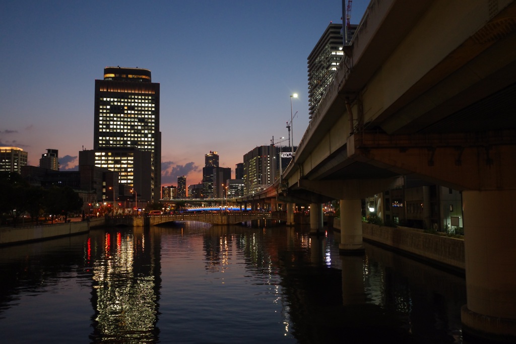 暮れなずむ水都大阪