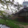 鉄橋を渡る阪急電車