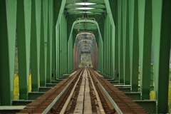 緑の鉄橋
