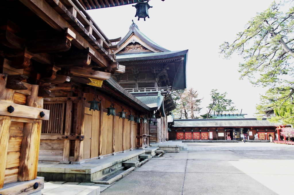 白山神社境内