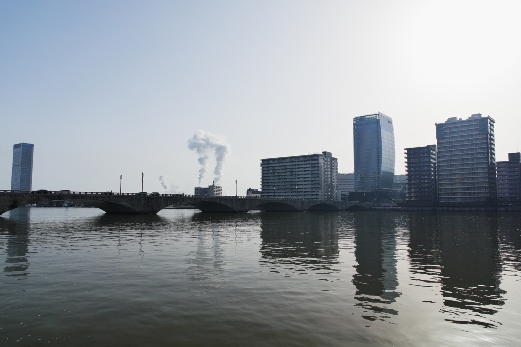 朝の万代橋