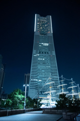 ランドマークタワーと日本丸