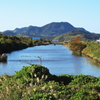 水路の先に臨む 柑子岳