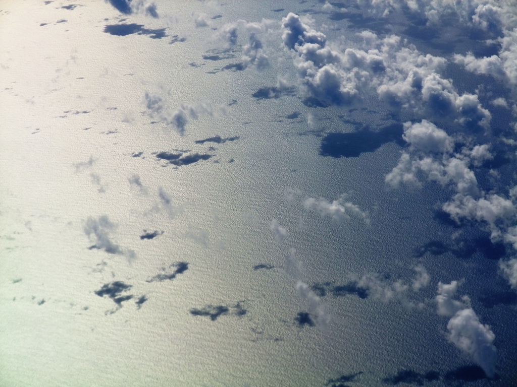 海面に写る雲