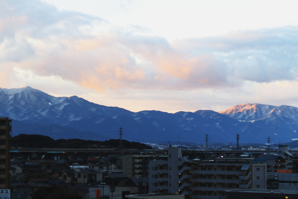 雪をかぶった脊振山