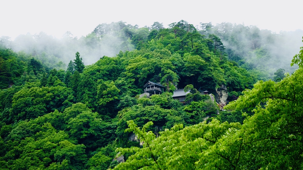 雨上がりの山寺