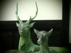 鹿のブロンズ像