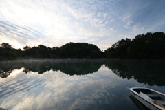 早朝の湖 2
