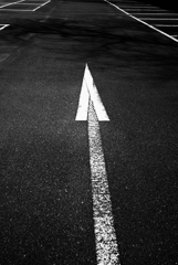 ↑