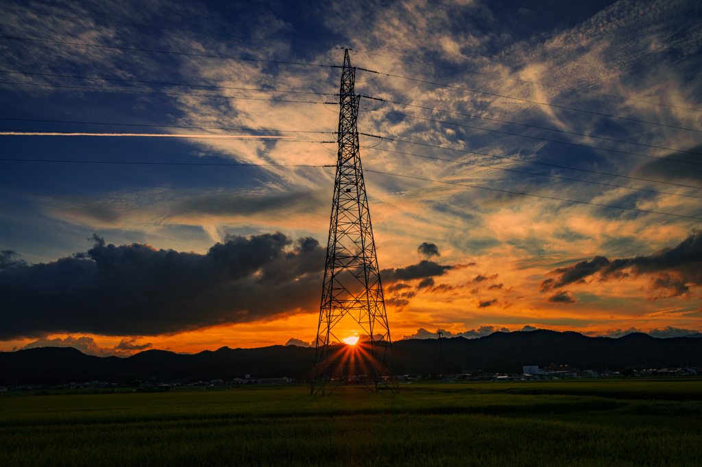 定点観測　鉄塔に沈む夕日