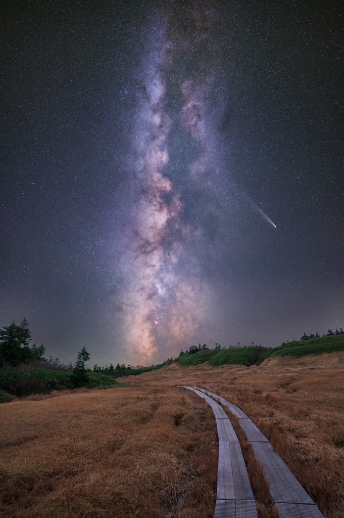 八幡平 天の川とアトラス彗星