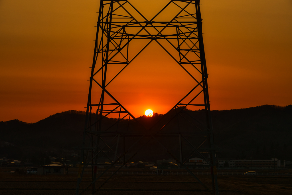 鉄塔と夕陽(２)