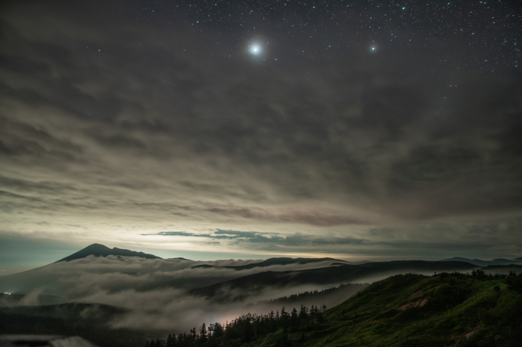 雲海と星空