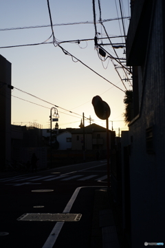 夕暮時　尖塔の見える街