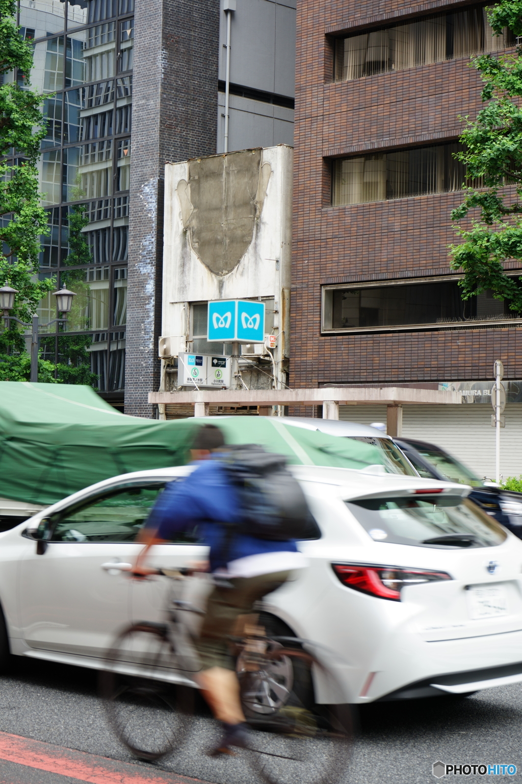 顔のワイシャツ跡地