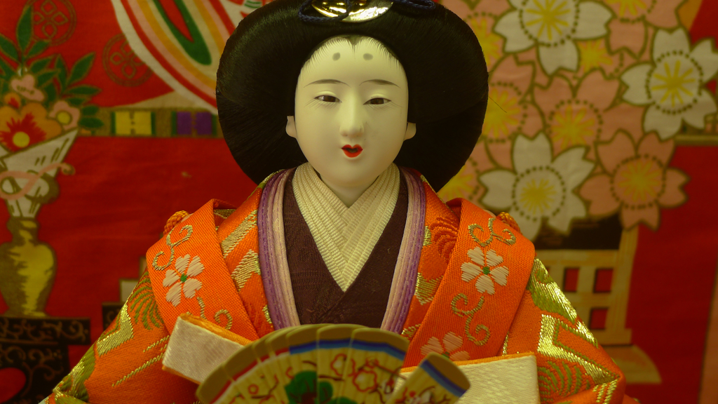 和 人形
