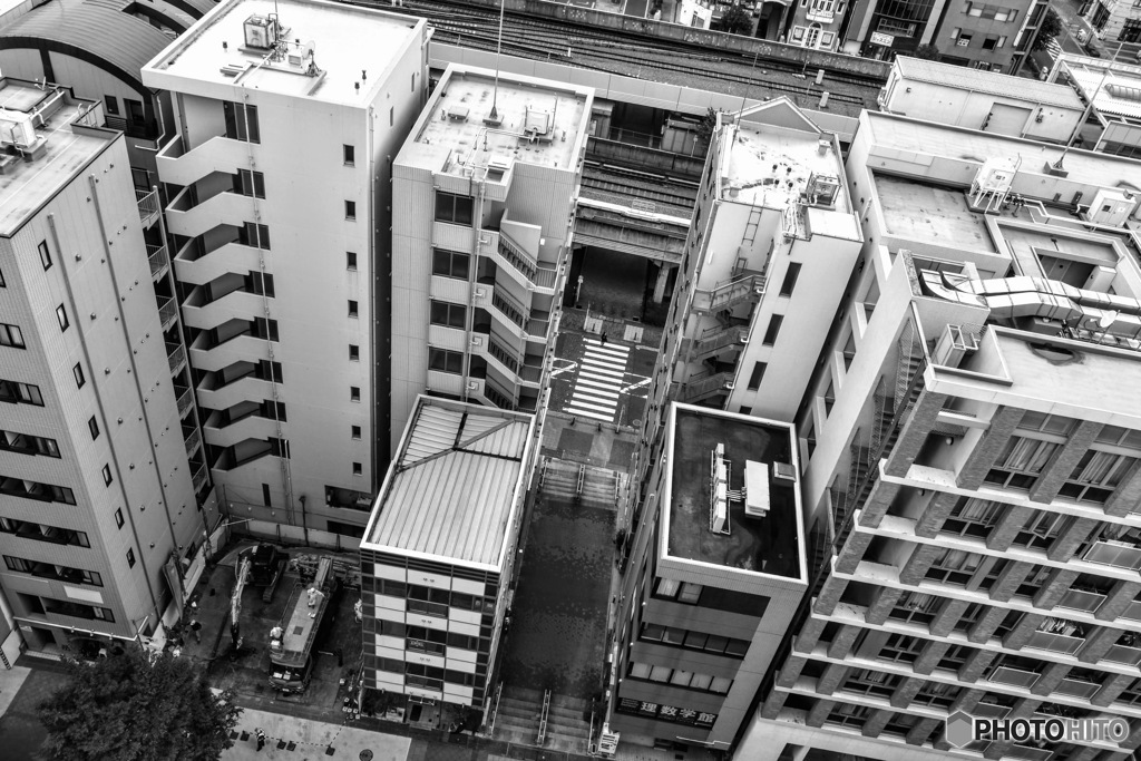 ビルを俯瞰する