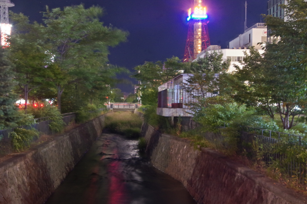 夜の創成川