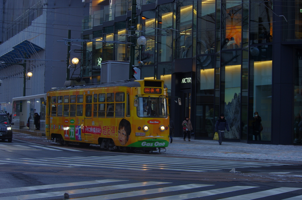 4プラと路面電車