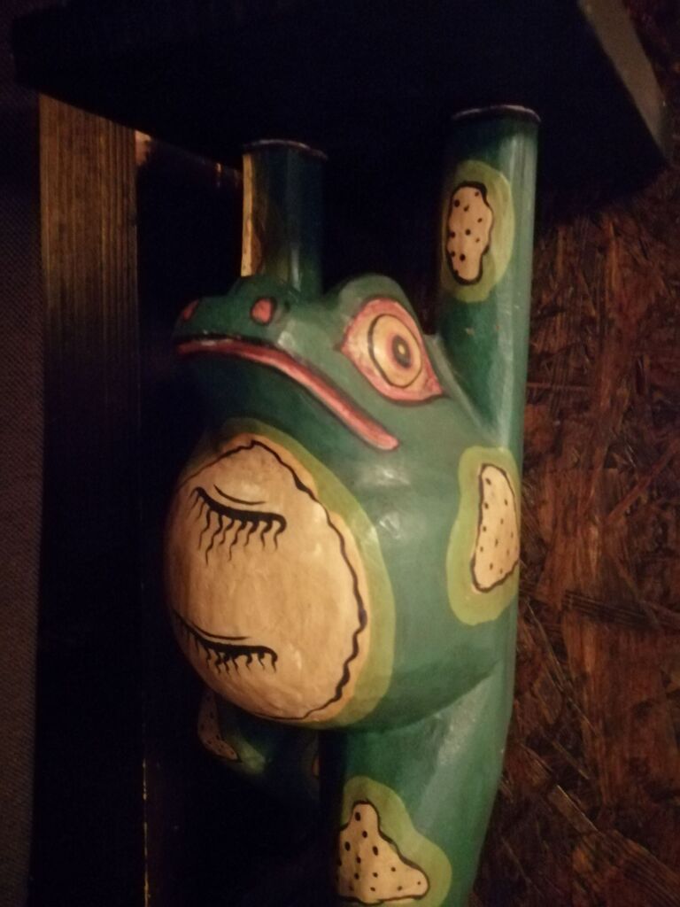 手を上げろ