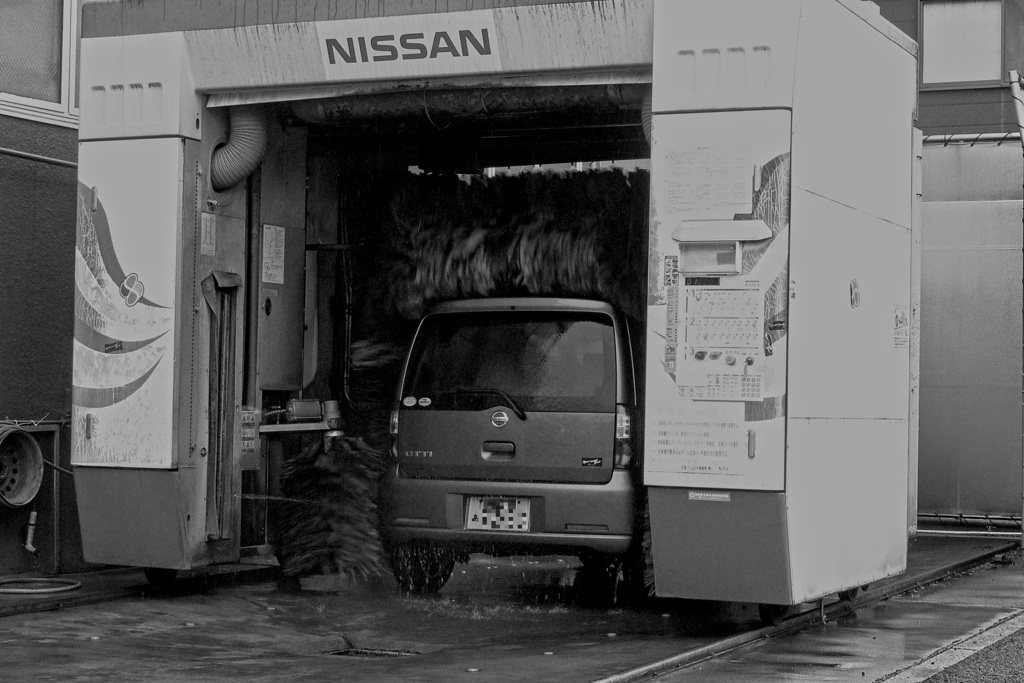 ガソリンスタンドの洗車風景