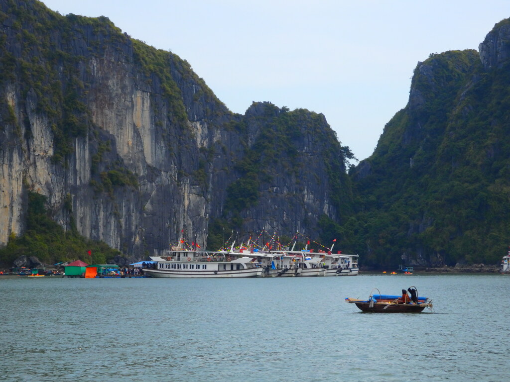 現地の民