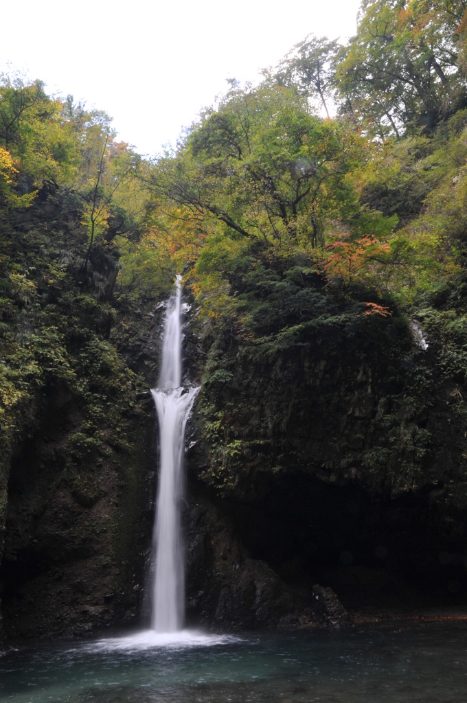 崩落する前の大山滝