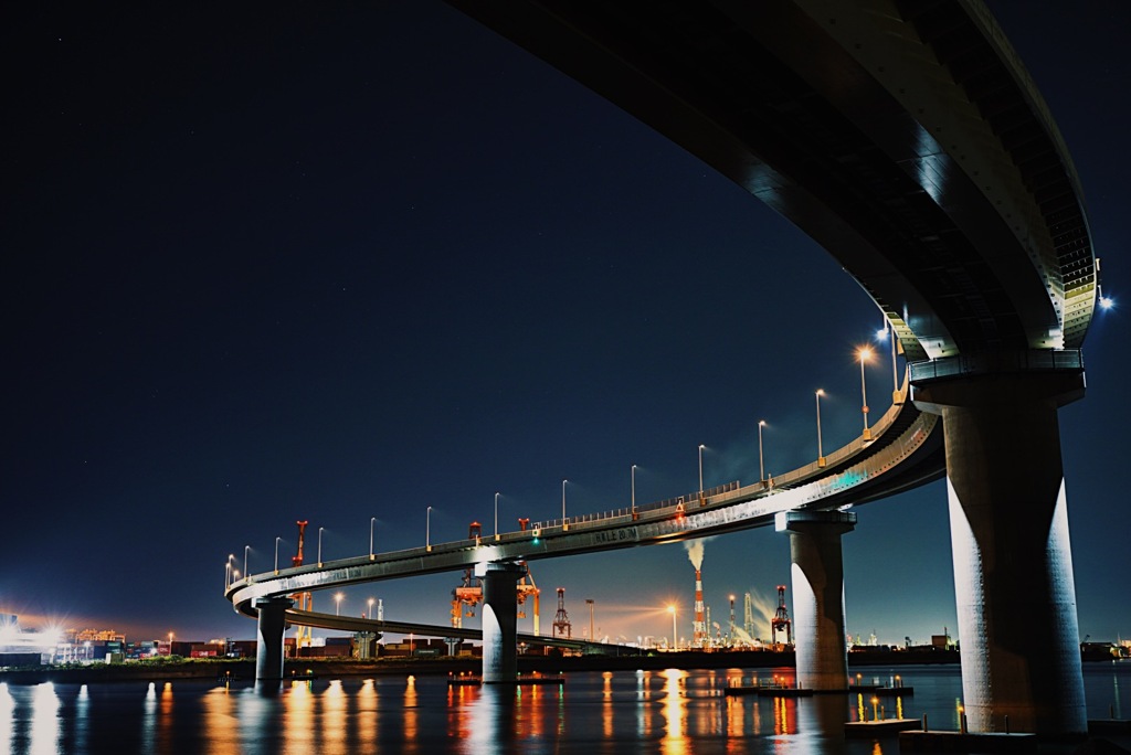 いなばポートラインと四日市工場夜景