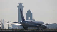 霞んだ管制塔