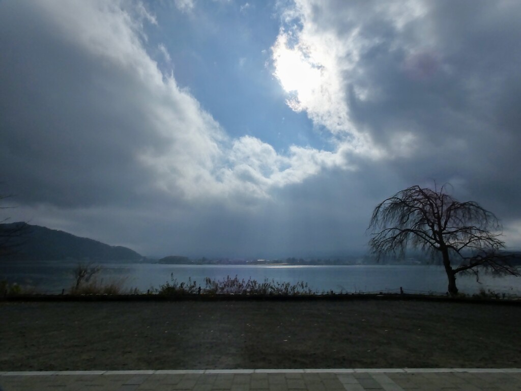 車内から撮った西湖