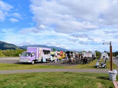 集うキッチンカー