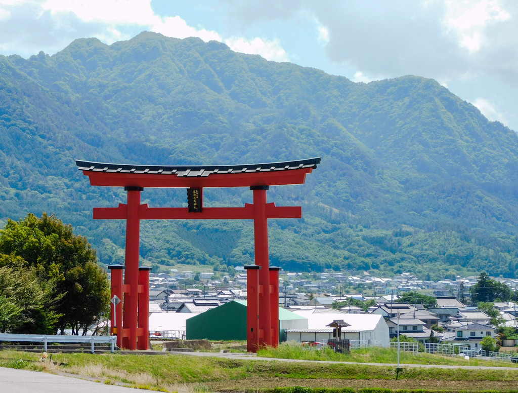 生島足島神社大鳥居