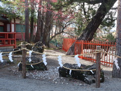 「磐座（いわくら）」「磐境（いわさか）」