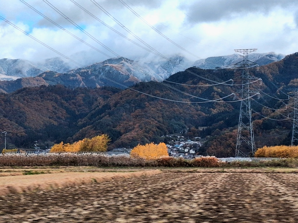 山に雪