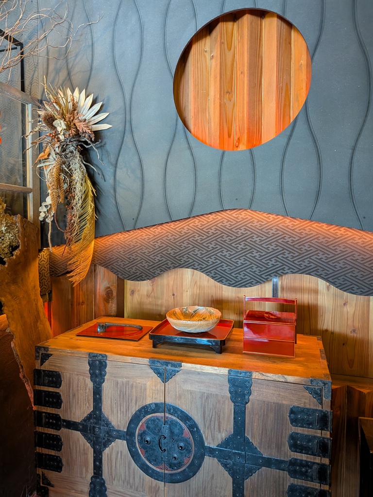 時代箪笥と漆器