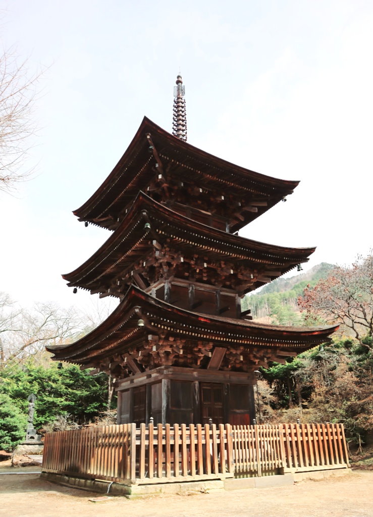 前山寺　三重塔