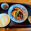 ロースカツと夏野菜のデミグラスソース膳