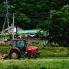 赤いトラクター