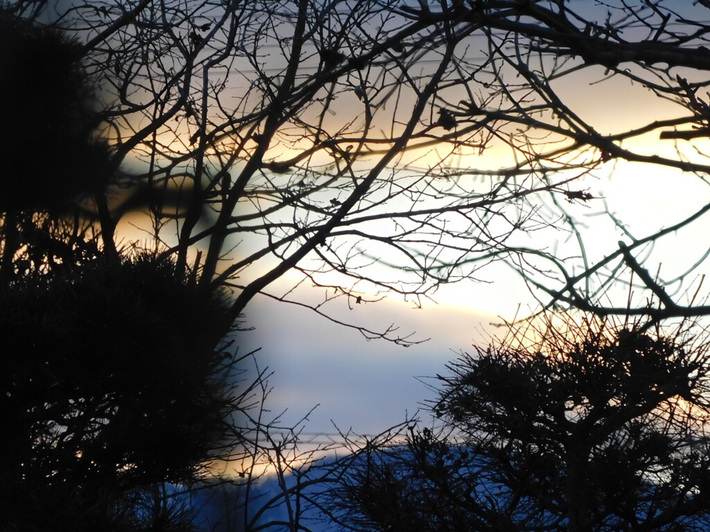 雲間に、茜　射す