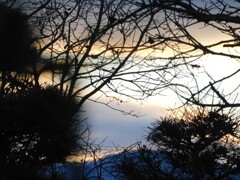 雲間に、茜　射す