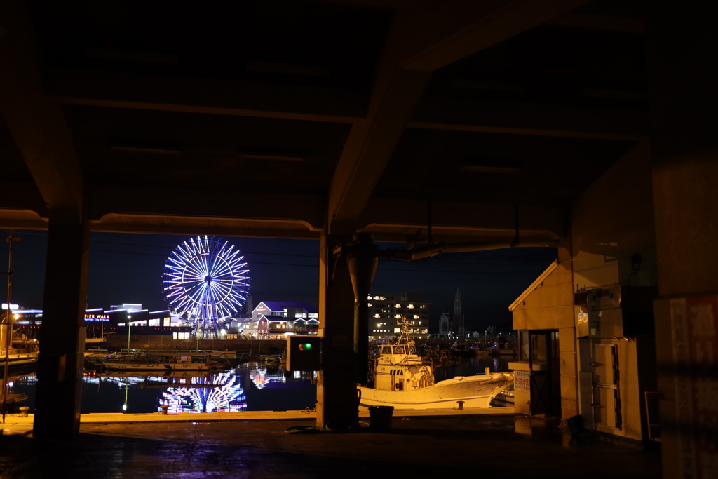 夜の漁港