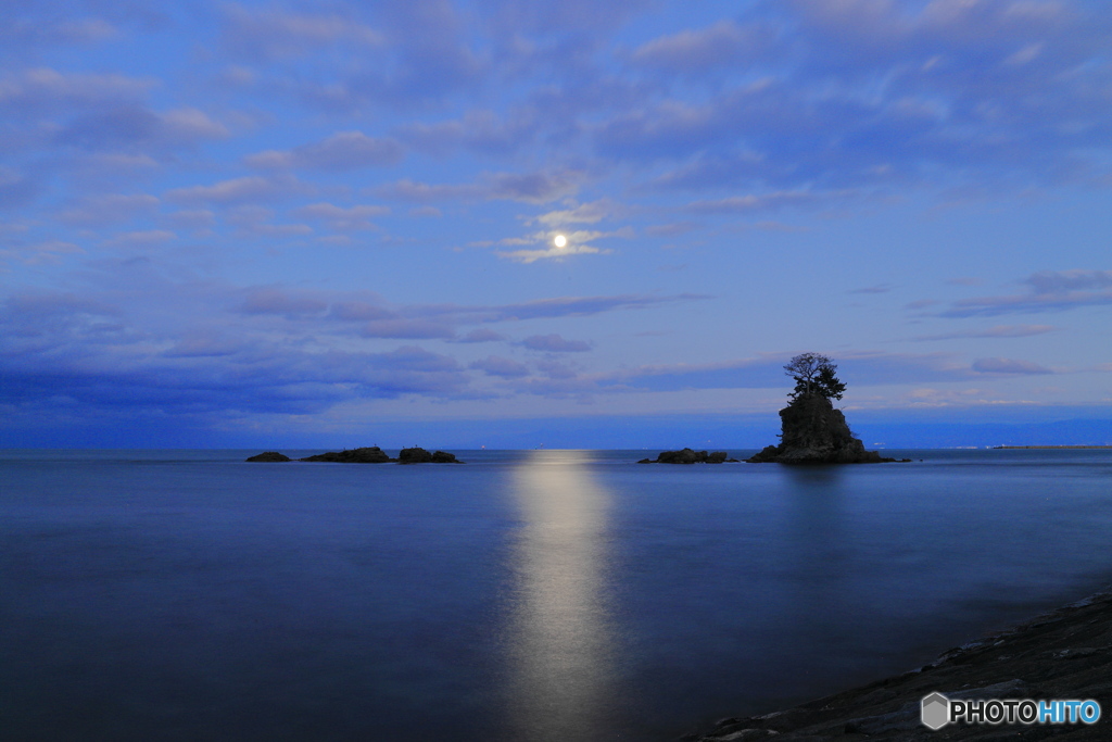 雨晴の月夜