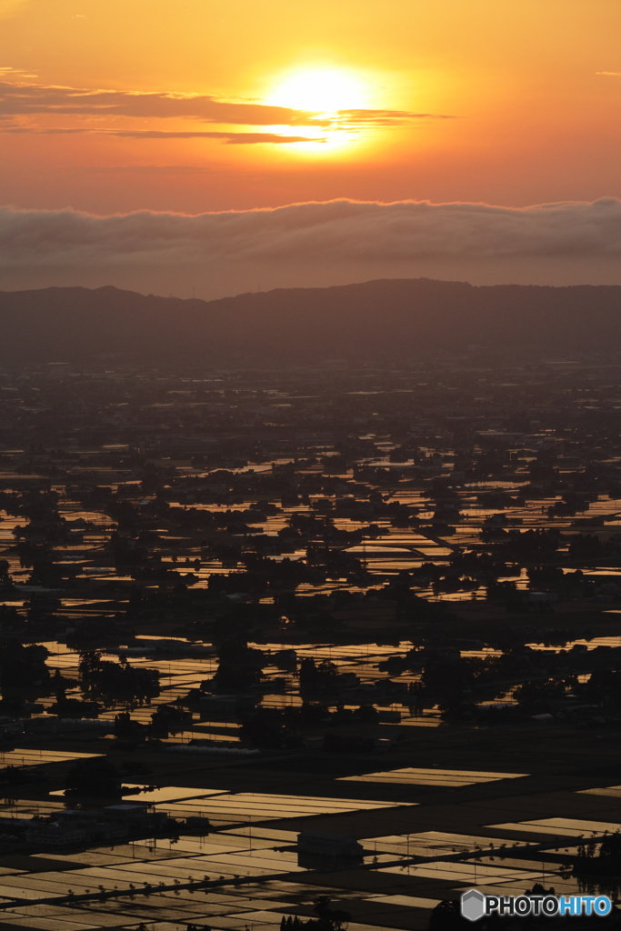 砺波野に沈む夕日