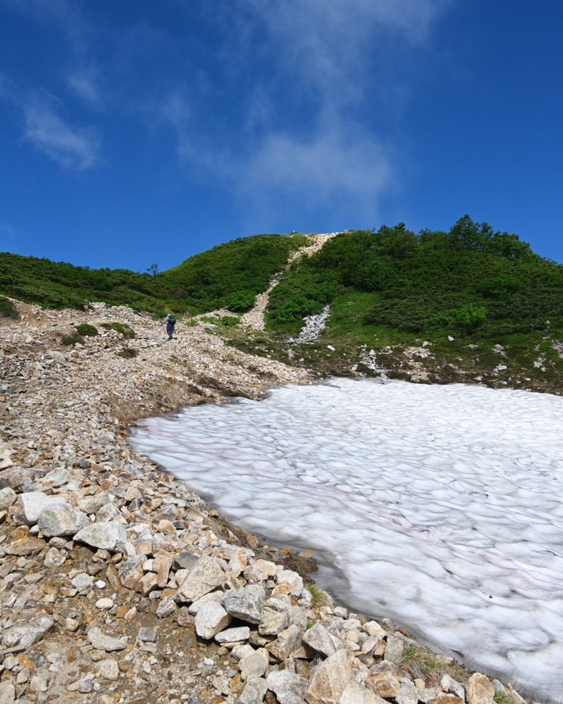 扇雪渓を超えて